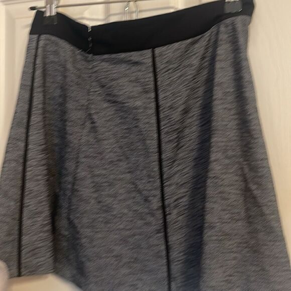 Theory Skirt size 2. NWOT - Picture 4 of 5